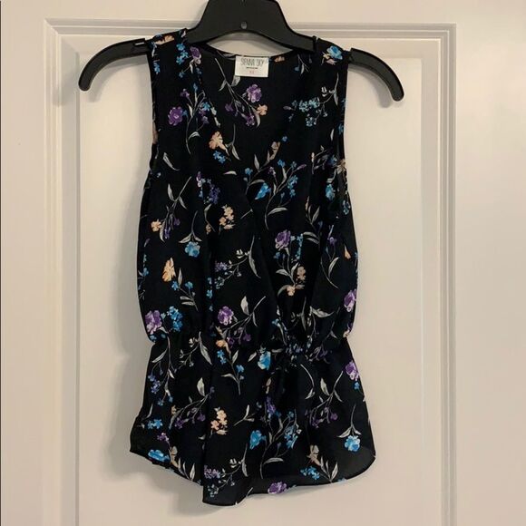 Black floral top - Picture 1 of 3